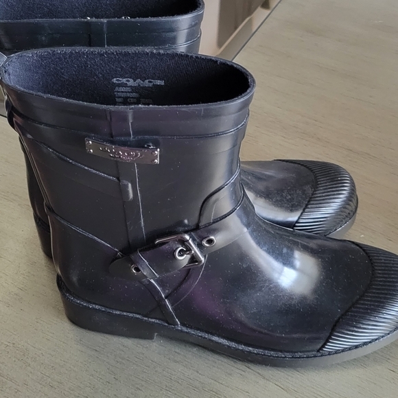 Coach boots size 7
